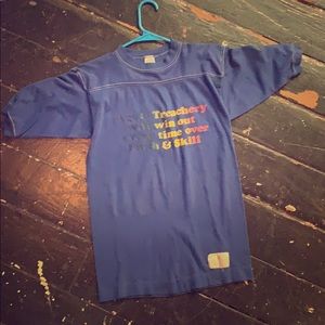 Vintage Treachery T Shirt med